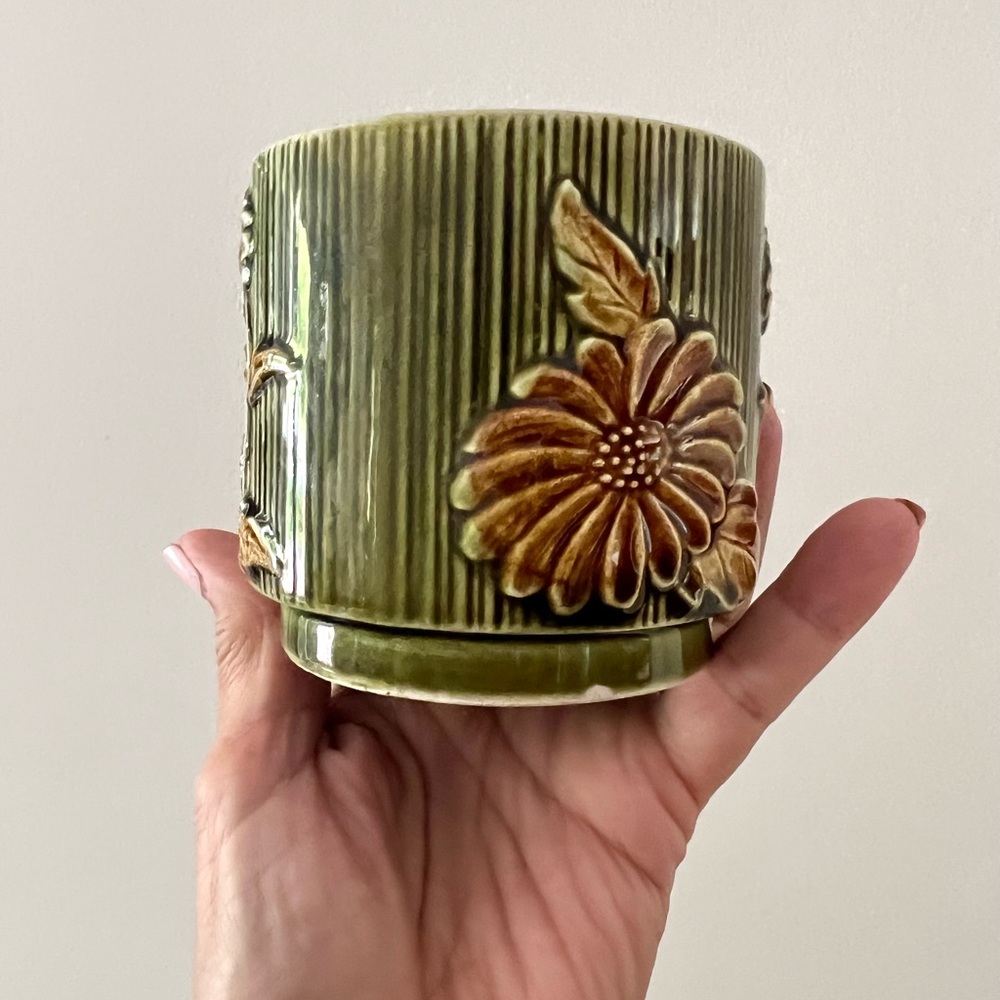 Pretty avocado green mid century mug unmarked in good condition - Picture 2 of 8